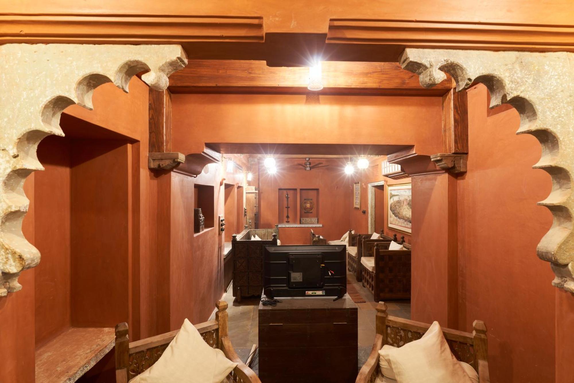 Hotel Kaladwas Lal Haveli à Udaipur Extérieur photo