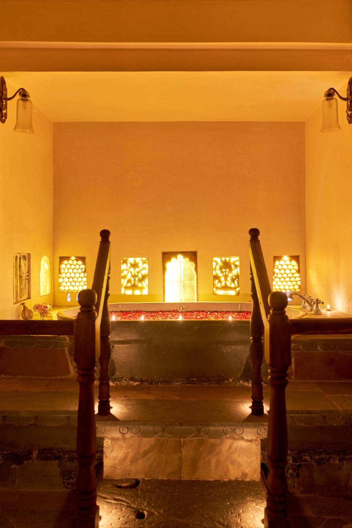 Hotel Kaladwas Lal Haveli à Udaipur Extérieur photo